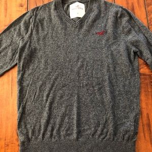 HOLLISTER MENS DARK GREY SWEATER